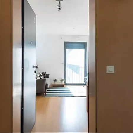 Cool In Location Apartment *