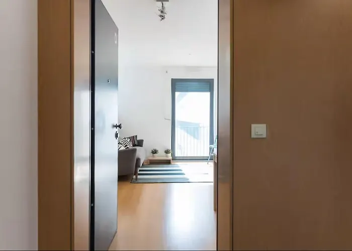 Cool In Location Apartment *