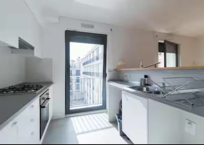 Cool In Location Apartment Lisbon