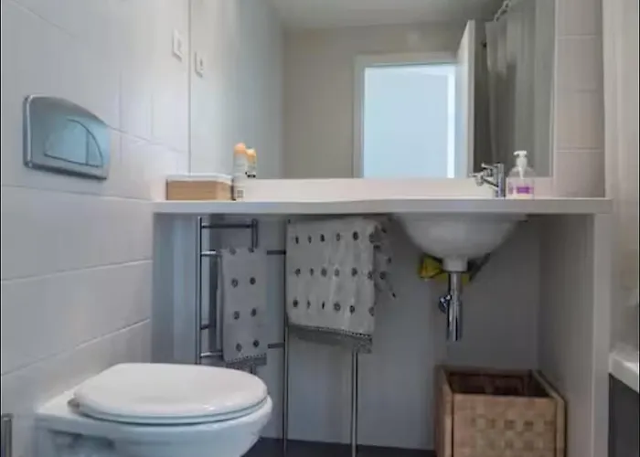 Cool In Location Apartment Lisbon