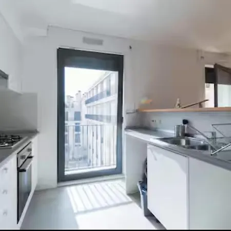 Cool In Location Apartment Lisbon