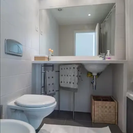 Cool In Location Apartment Lisbon